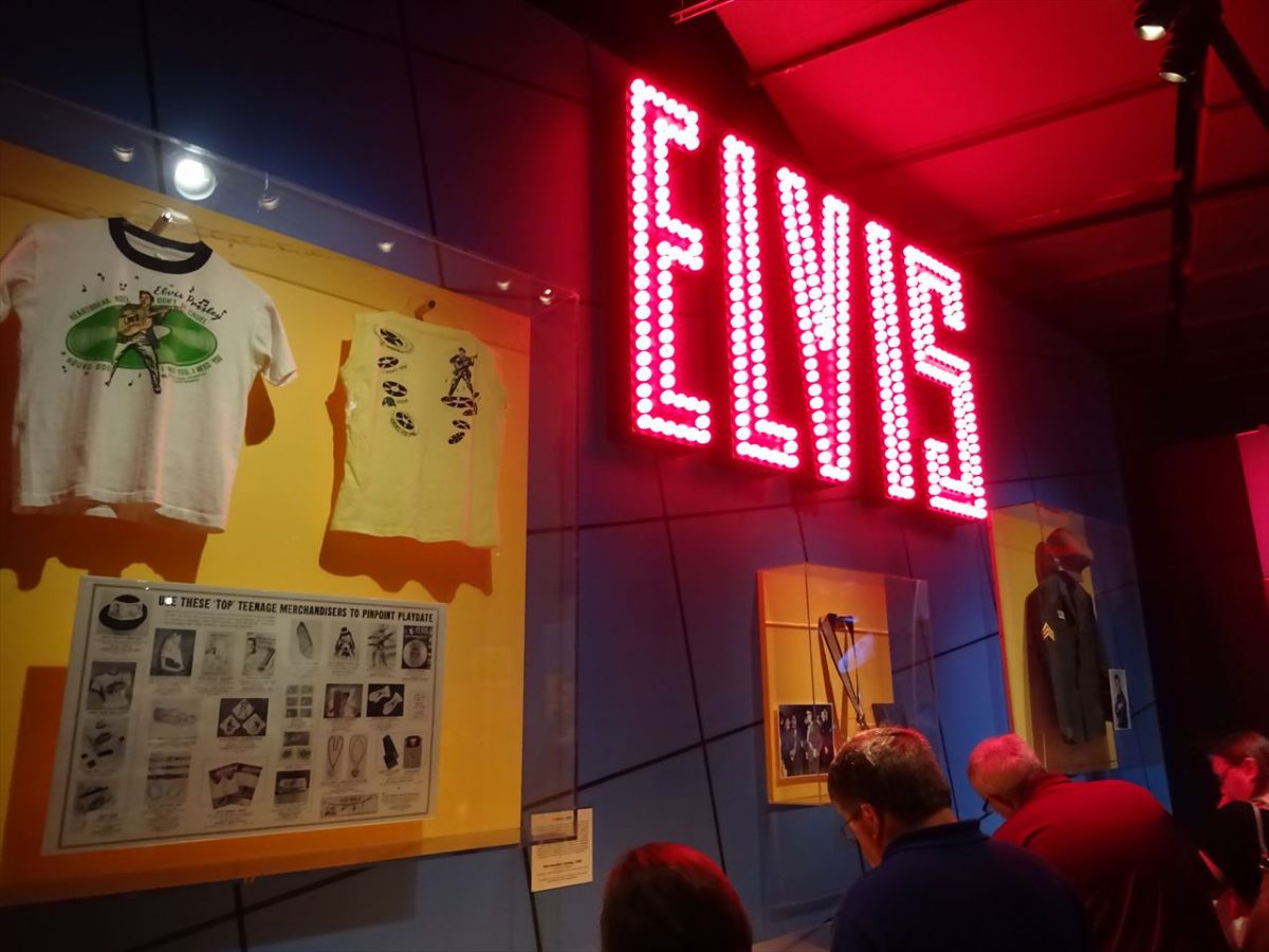 エルビス・プレスリー没後40年で、世界中からロックの聖地「グレースランド」にファンが訪れています！！